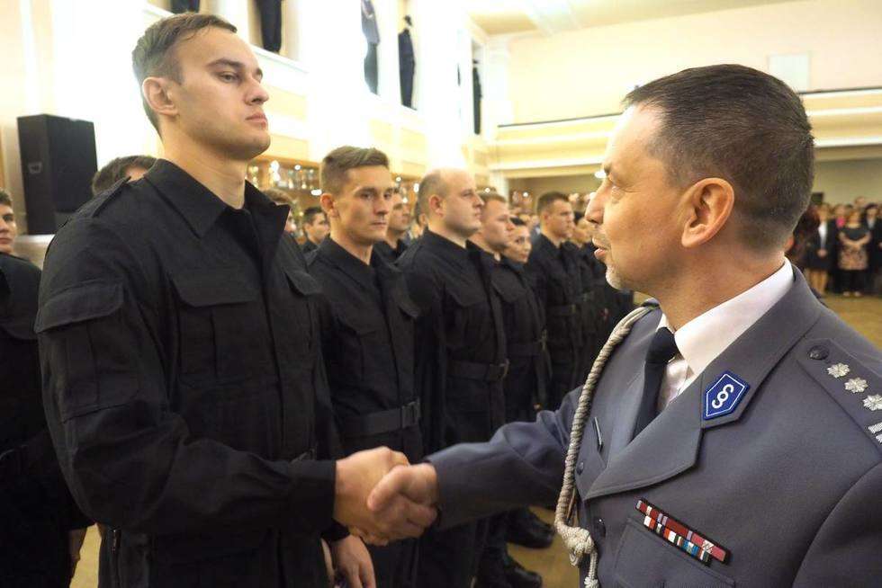 Ślubowanie 35 nowych policjantów (zdjęcie 7) - Autor: Maciej Kaczanowski