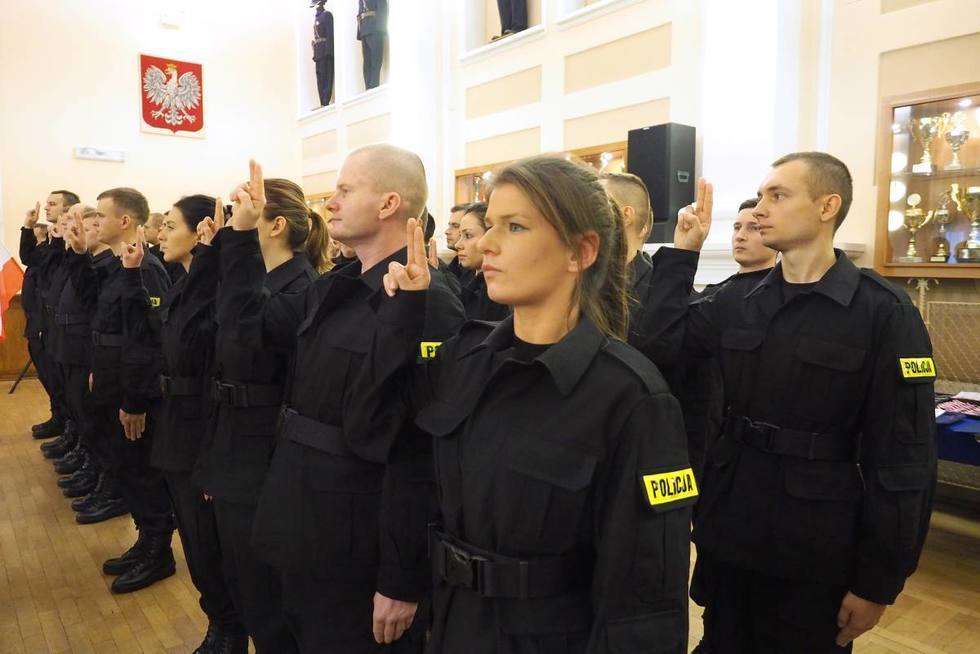  Ślubowanie 35 nowych policjantów (zdjęcie 10) - Autor: Maciej Kaczanowski