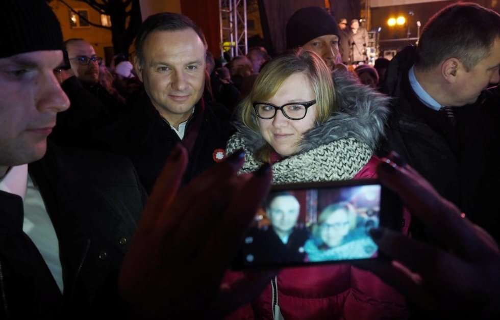  Prezydent Andrzej Duda zaśpiewał w Świdniku (zdjęcie 5) - Autor: Dorota Awiorko