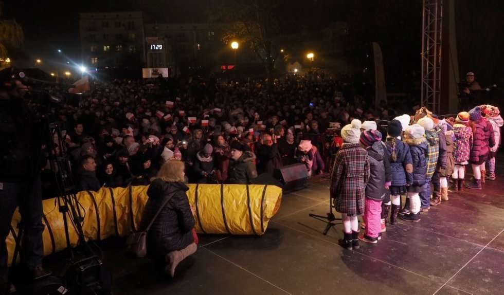  Prezydent Andrzej Duda zaśpiewał w Świdniku (zdjęcie 18) - Autor: Dorota Awiorko