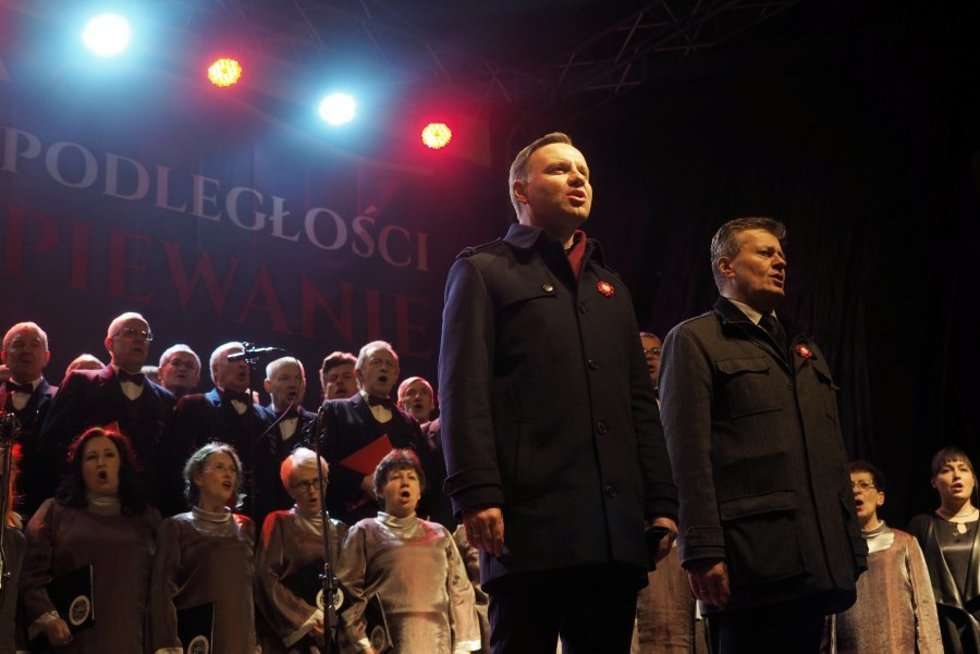  Prezydent Andrzej Duda zaśpiewał w Świdniku (zdjęcie 17) - Autor: Dorota Awiorko