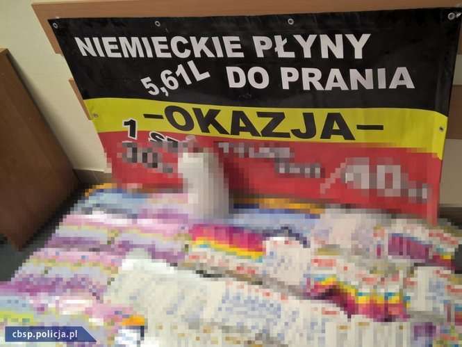 Gang podrabiał płyny do mycia naczyń i proszki do prania