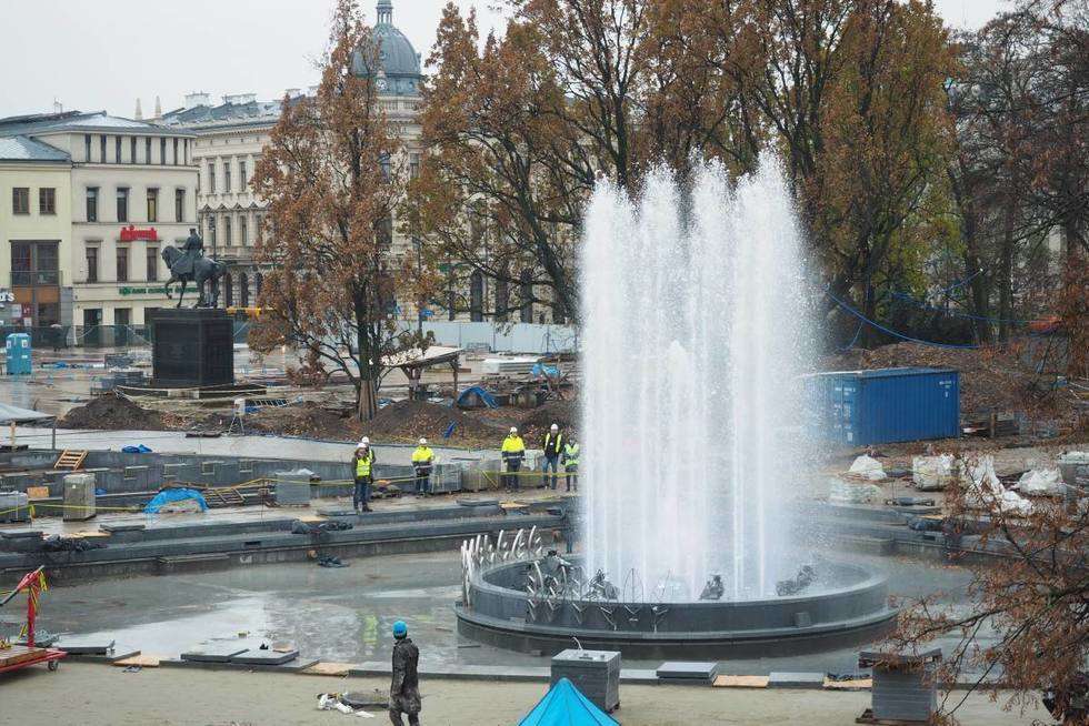  Nowa fontanna na pl. Litewskim: próbny rozruch  - Autor: Maciej Kaczanowski