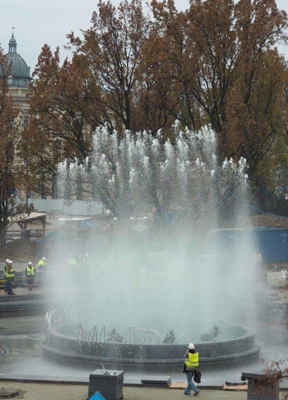  Nowa fontanna na pl. Litewskim: próbny rozruch (zdjęcie 19) - Autor: Maciej Kaczanowski