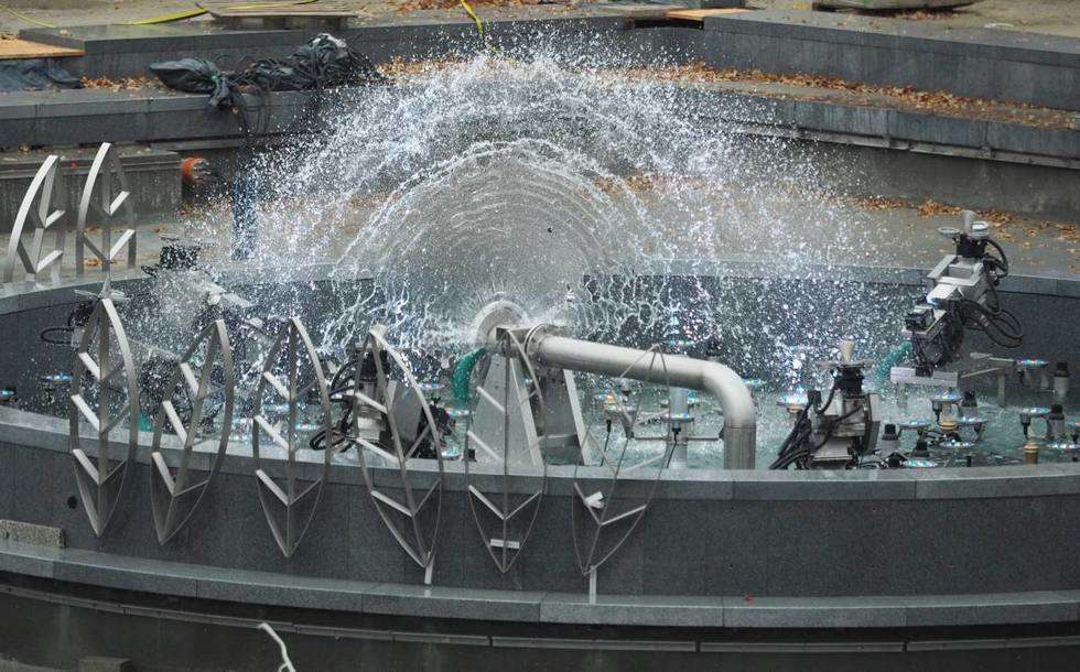  Nowa fontanna na pl. Litewskim: próbny rozruch (zdjęcie 16) - Autor: Maciej Kaczanowski