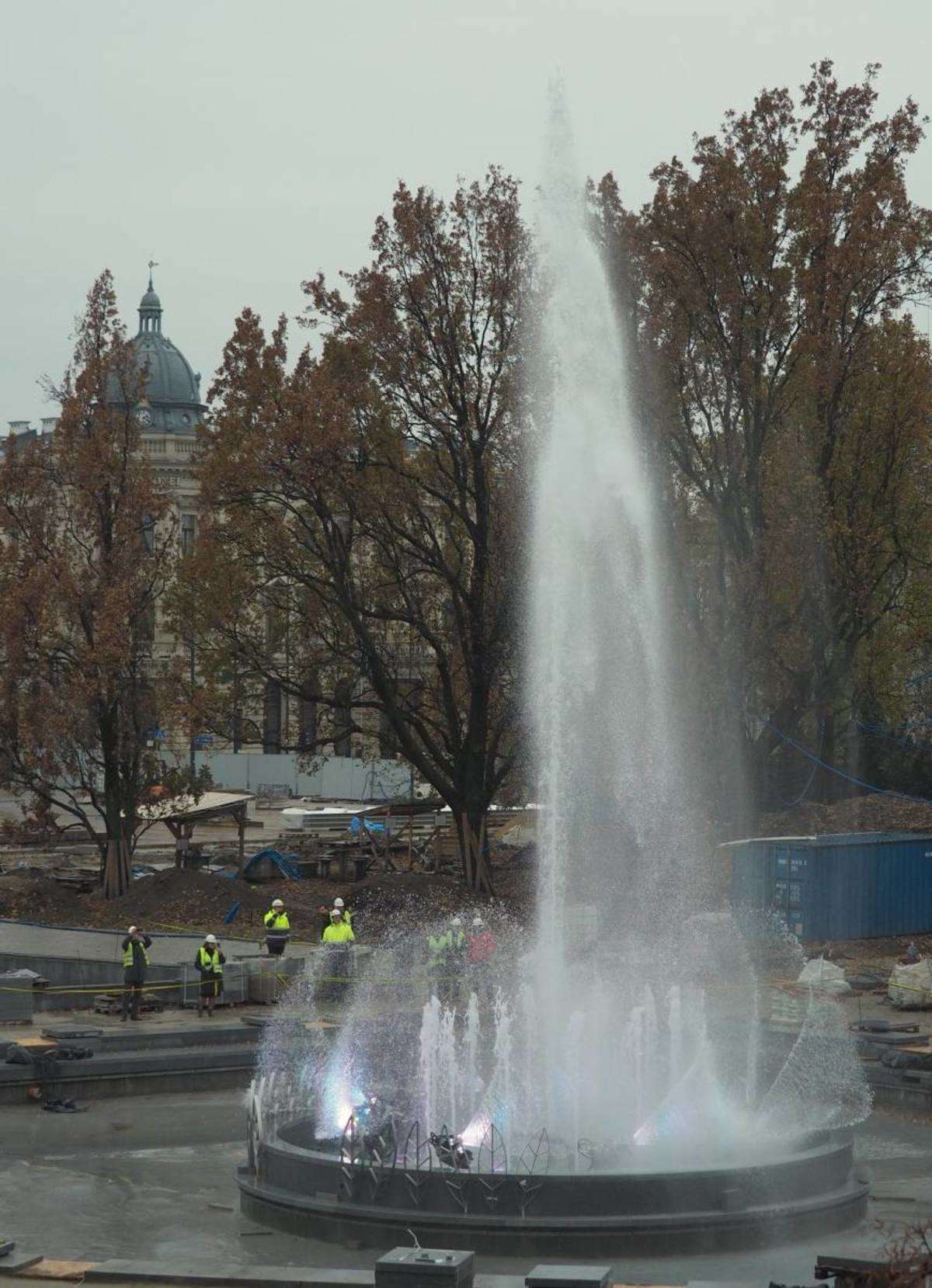 Nowa fontanna na pl. Litewskim: próbny rozruch - Autor: Maciej Kaczanowski