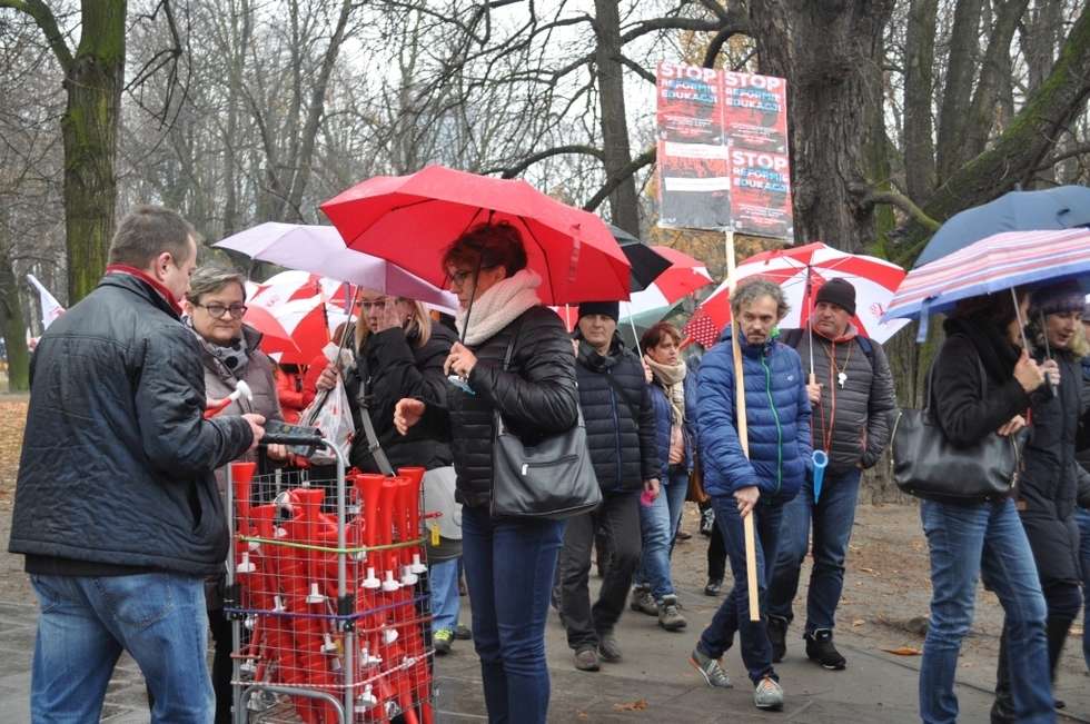  Protest nauczycieli w Warszawie (zdjęcie 8) - Autor: Agnieszka Kasperska