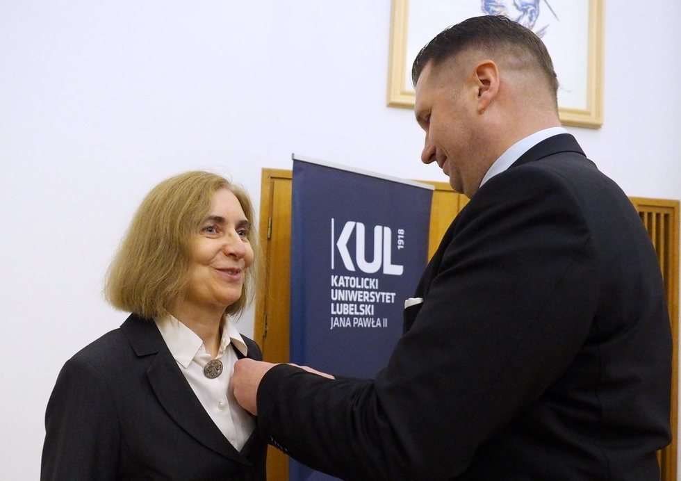  Wręczenie odznaczeń zasłużonym pracownikom KUL (zdjęcie 1) - Autor: Maciej Kaczanowski