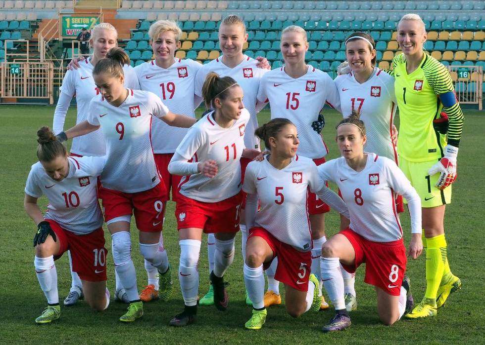   W pojedynku kobiecych drużyn piłkarskich: Polska vs Białoruś 4:0 (zdjęcie 4) - Autor: Maciej Kaczanowski