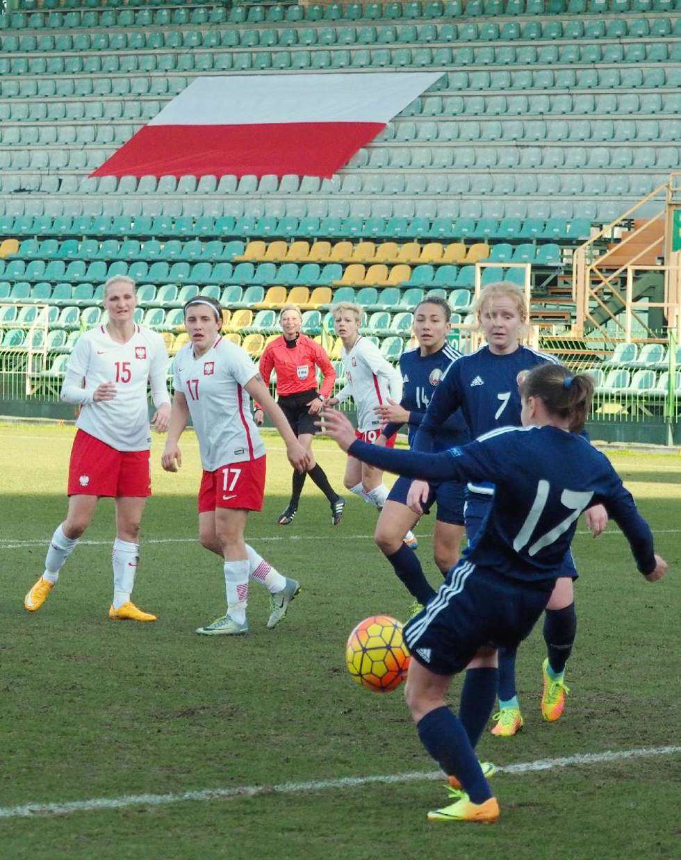   W pojedynku kobiecych drużyn piłkarskich: Polska vs Białoruś 4:0 (zdjęcie 29) - Autor: Maciej Kaczanowski