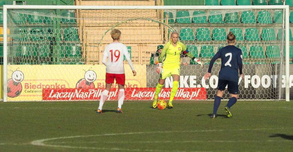   W pojedynku kobiecych drużyn piłkarskich: Polska vs Białoruś 4:0 (zdjęcie 27) - Autor: Maciej Kaczanowski