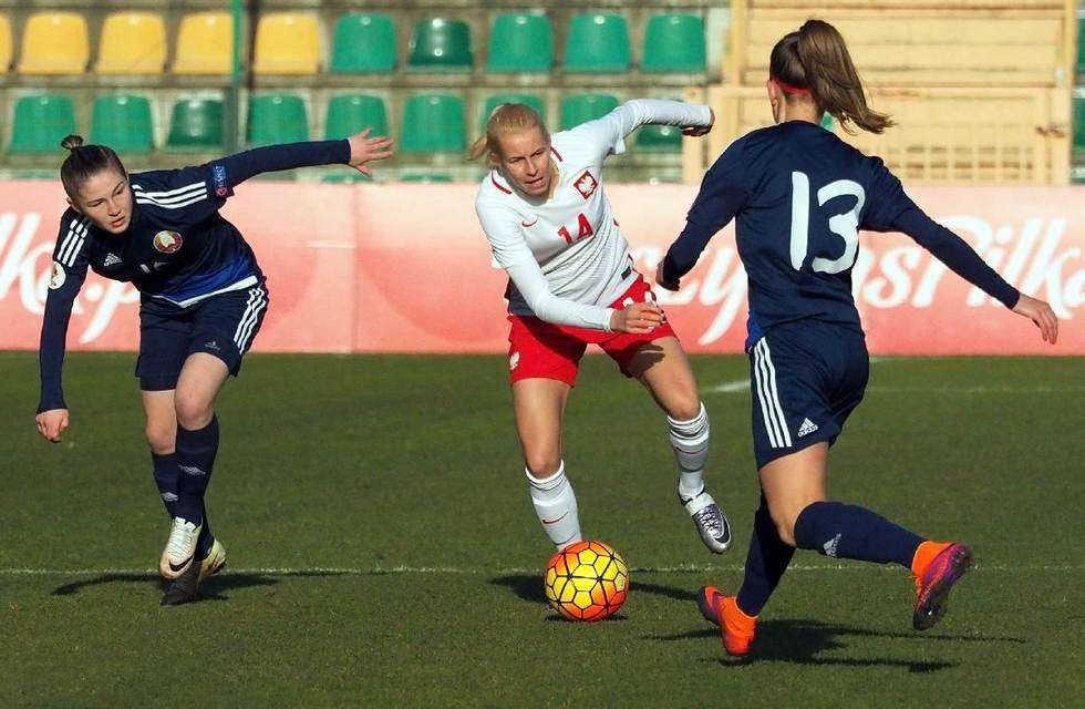   W pojedynku kobiecych drużyn piłkarskich: Polska vs Białoruś 4:0 (zdjęcie 15) - Autor: Maciej Kaczanowski