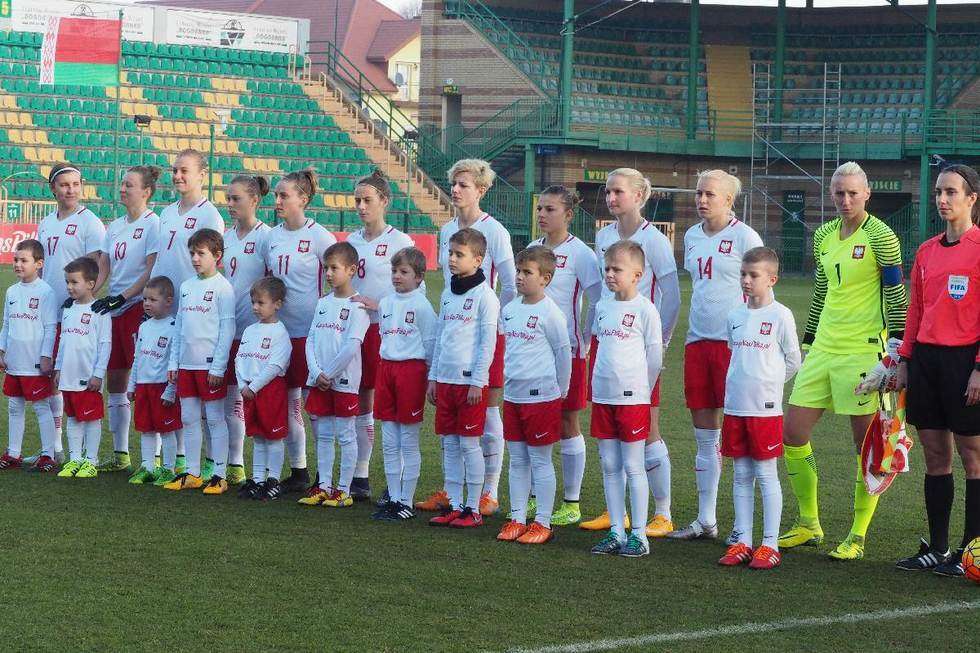   W pojedynku kobiecych drużyn piłkarskich: Polska vs Białoruś 4:0 (zdjęcie 6) - Autor: Maciej Kaczanowski