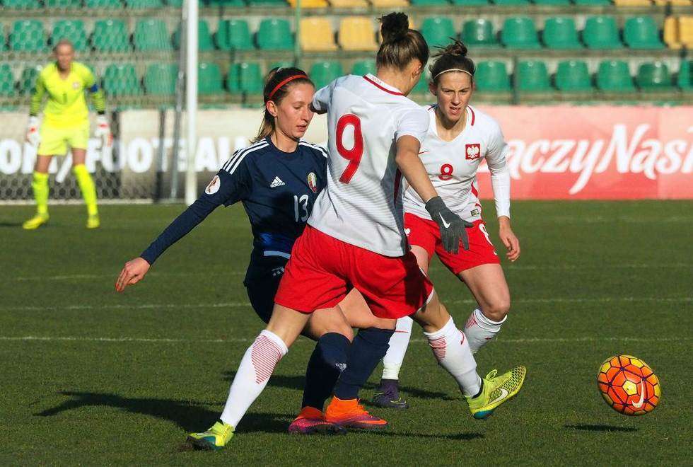   W pojedynku kobiecych drużyn piłkarskich: Polska vs Białoruś 4:0 (zdjęcie 18) - Autor: Maciej Kaczanowski