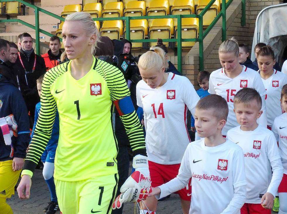   W pojedynku kobiecych drużyn piłkarskich: Polska vs Białoruś 4:0 (zdjęcie 2) - Autor: Maciej Kaczanowski