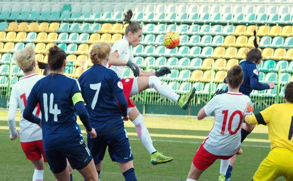   W pojedynku kobiecych drużyn piłkarskich: Polska vs Białoruś 4:0 (zdjęcie 21) - Autor: Maciej Kaczanowski
