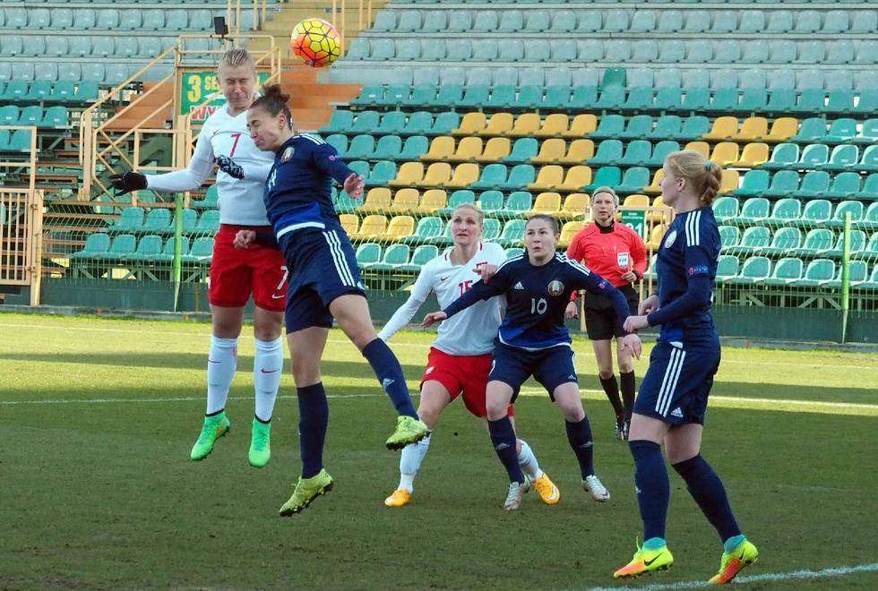   W pojedynku kobiecych drużyn piłkarskich: Polska vs Białoruś 4:0 (zdjęcie 13) - Autor: Maciej Kaczanowski
