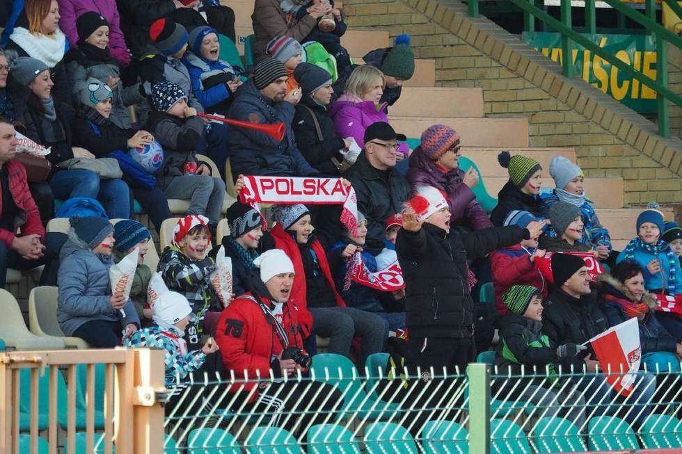   W pojedynku kobiecych drużyn piłkarskich: Polska vs Białoruś 4:0 (zdjęcie 8) - Autor: Maciej Kaczanowski
