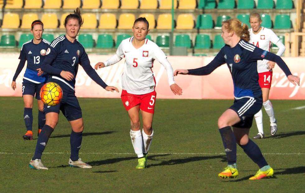   W pojedynku kobiecych drużyn piłkarskich: Polska vs Białoruś 4:0 (zdjęcie 26) - Autor: Maciej Kaczanowski
