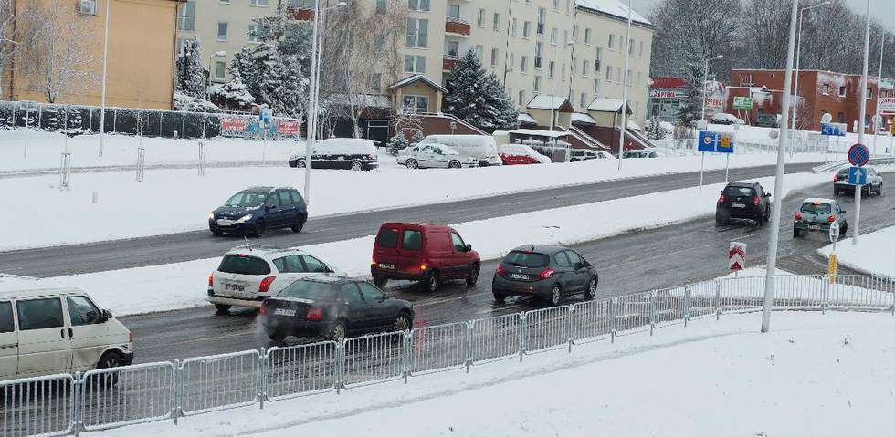  Zima w Lublinie: kłopoty kierowców na ul. Węglarza (zdjęcie 4) - Autor: Maciej Kaczanowski