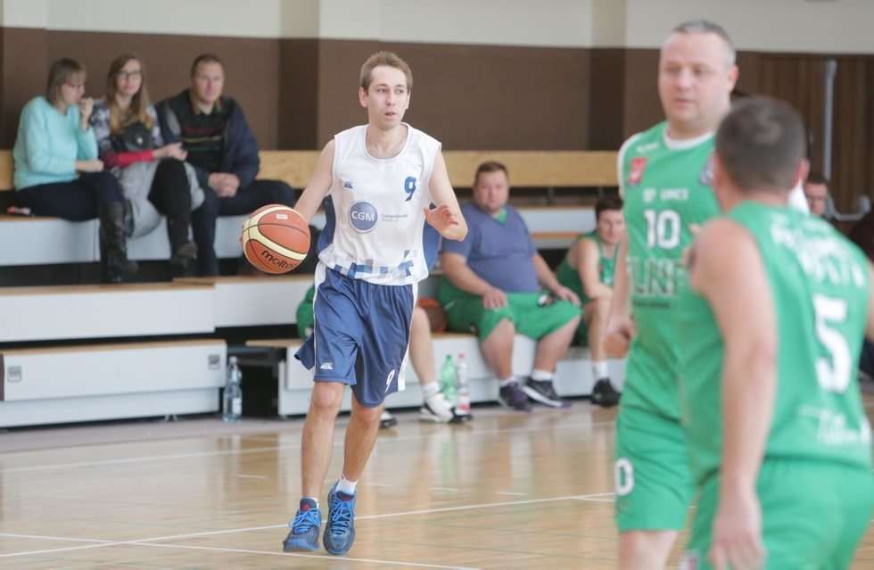 Koszykówka amatorów (zdjęcie 4) - Autor: Wojciech Nieśpiałowski