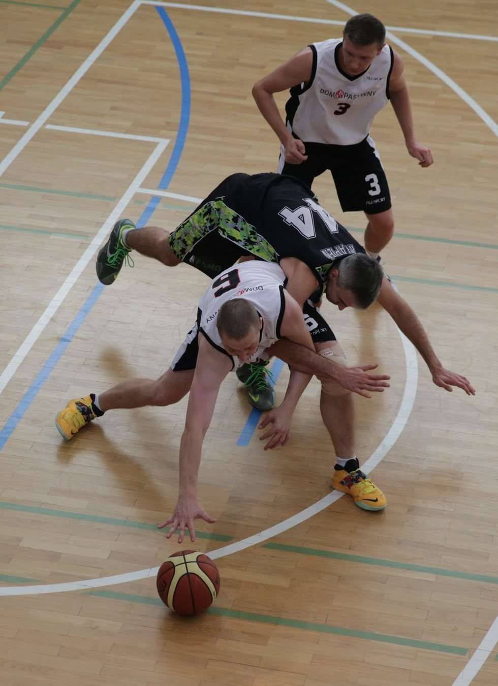  Koszykówka amatorów (zdjęcie 10) - Autor: Wojciech Nieśpiałowski