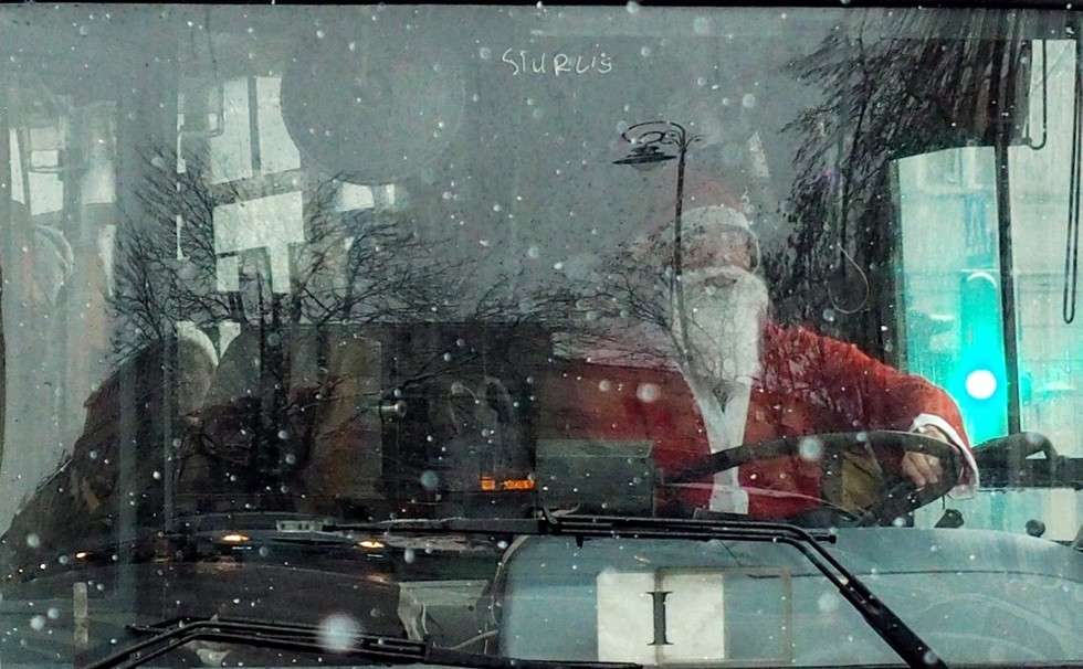  Święty Mikołaj za kierownicą autobusu (zdjęcie 4) - Autor: Maciej Kaczanowski