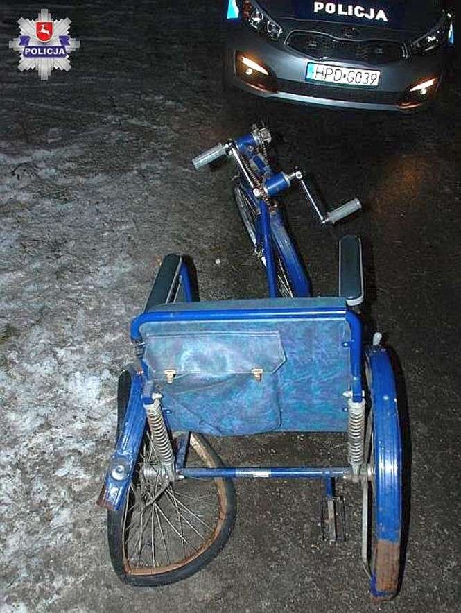 Potrącił mężczyznę na wózku inwalidzkim i uciekł - Autor: Policja