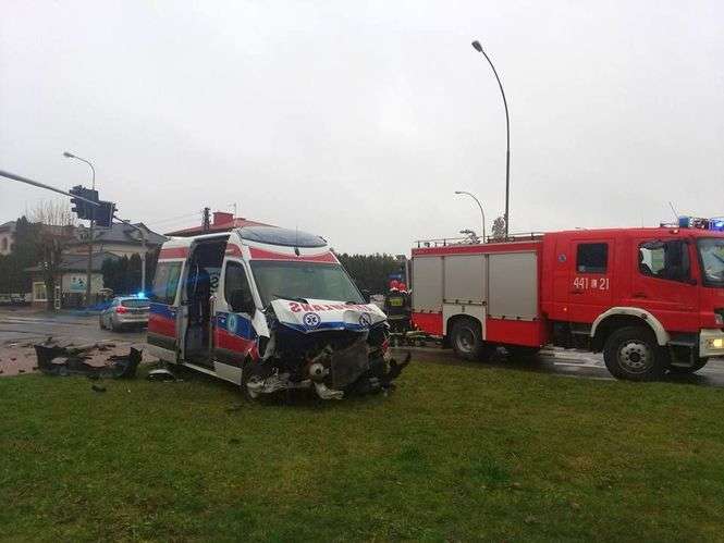 Wypadek karetki pogotowia w Kraśniku - Autor: Kraśnickie Ratownictwo