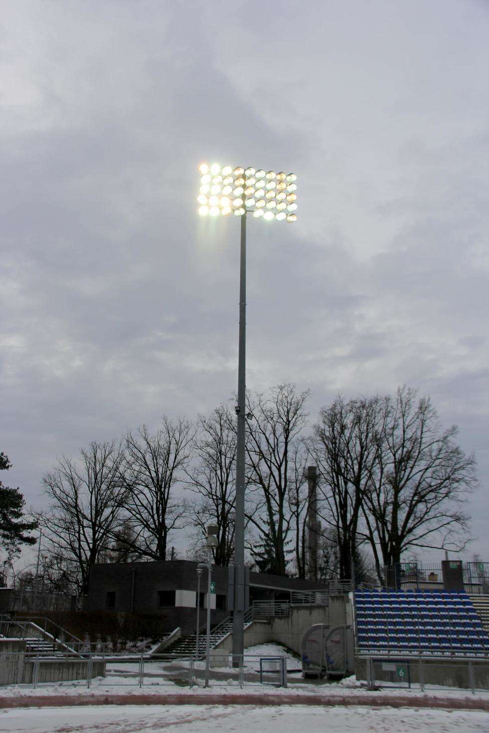  Nowe oświetlenie na stadionie w Puławach (zdjęcie 7) - Autor: Antoni Rękas