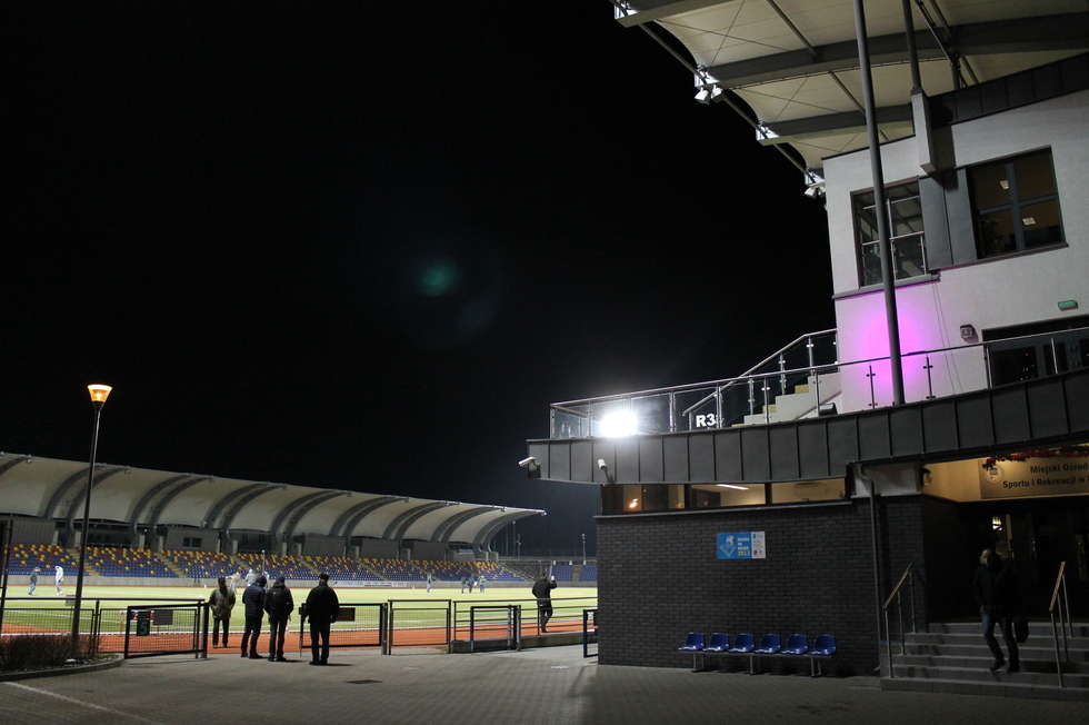  Nowe oświetlenie na stadionie w Puławach (zdjęcie 5) - Autor: Radosław Szczęch