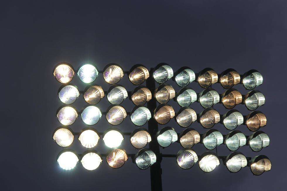  Nowe oświetlenie na stadionie w Puławach (zdjęcie 1) - Autor: Antoni Rękas