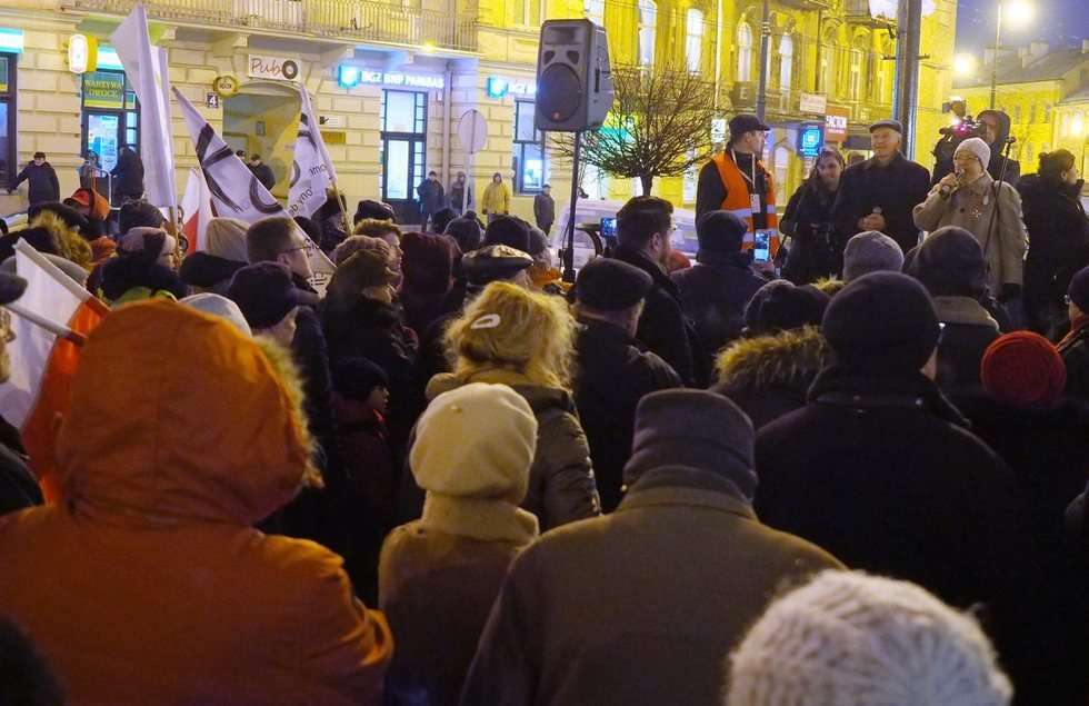 Demonstracja KOD w Lublinie (zdjęcie 10) - Autor: Maciej Kaczanowski