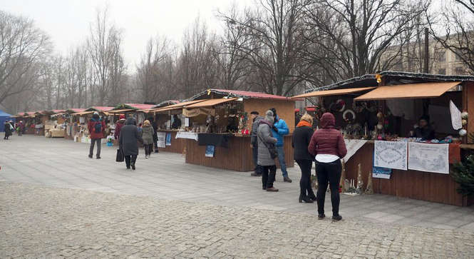 Kiermasz i choinki od marszałka