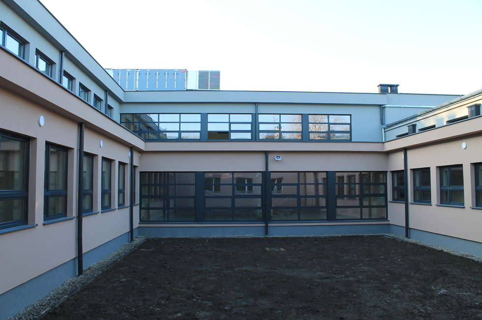 Rozbudowa szkoły w Górze Puławskiej (zdjęcie 1) - Autor: Radosław Szczęch