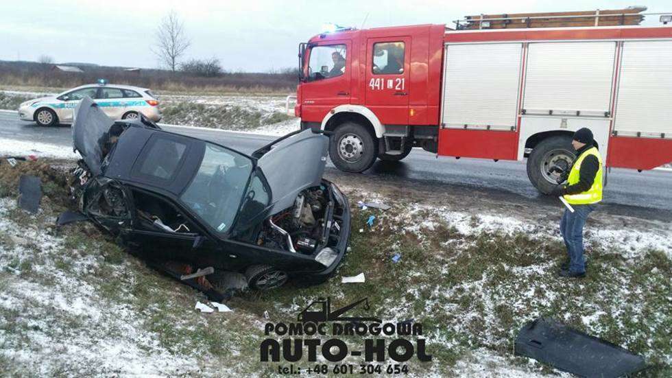  Wypadek w Kraśniku na al. Tysiąclecia  - Autor: Auto-Hol Kraśnik