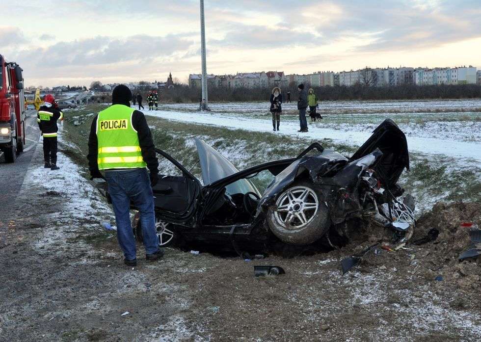  Wypadek w Kraśniku na al. Tysiąclecia (zdjęcie 1) - Autor: Janusz Majewski KPP Kraśnik