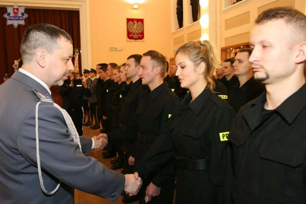 Nowi policjanci złożyli ślubowanie (zdjęcie 4) - Autor: KWP Lublin
