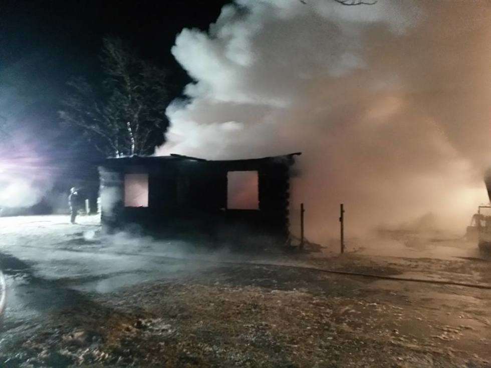  Pożar w miejscowości Kościeniewicze (zdjęcie 6) - Autor: Straż Pożarna Chotyłów