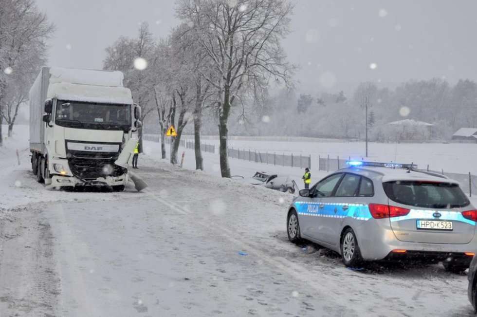  Wypadek w Polichnie (zdjęcie 3) - Autor: KPP Kraśnik