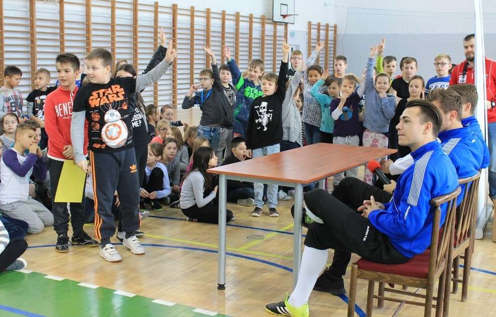  Piłkarze Wisły Puławy w szkole (zdjęcie 2) - Autor: Radosław Szczęch