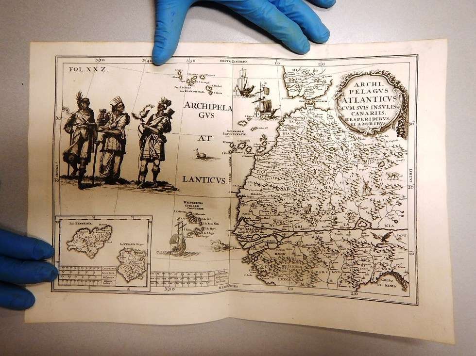  XIX-wieczne ryciny i mapy w bagażu 52-letniego obywatela Ukrainy  (zdjęcie 7) - Autor: Służba Celna