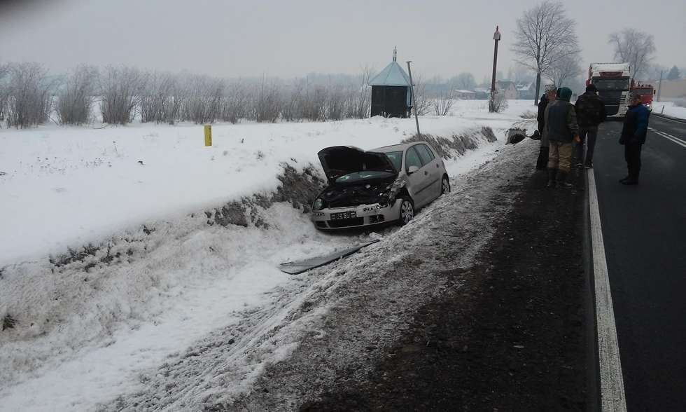  Wypadek w Krzemieniu. Dwie osoby w szpitalu (zdjęcie 2) - Autor: Auto Łysiak Assistance - Pomoc drogowa
