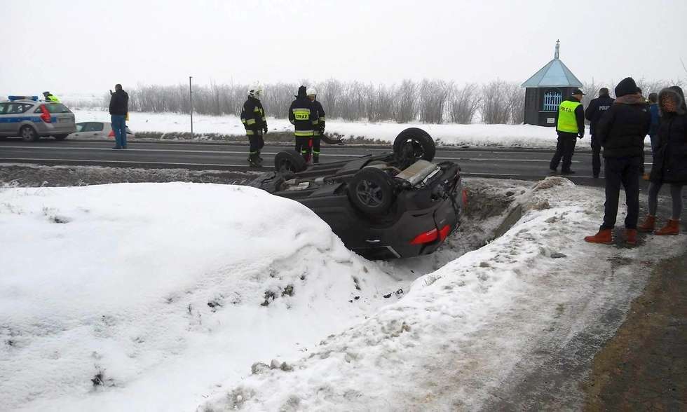  Wypadek w Krzemieniu. Dwie osoby w szpitalu (zdjęcie 1) - Autor: Auto Łysiak Assistance - Pomoc drogowa