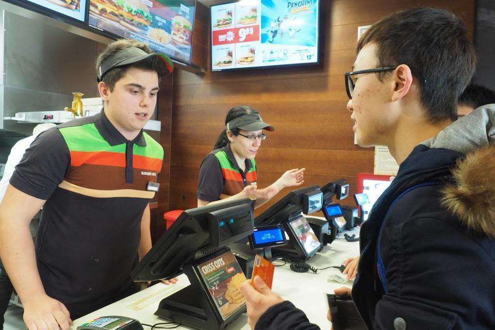  Otwarcie restauracji sieci Burger King (zdjęcie 10) - Autor: Maciej Kaczanowski
