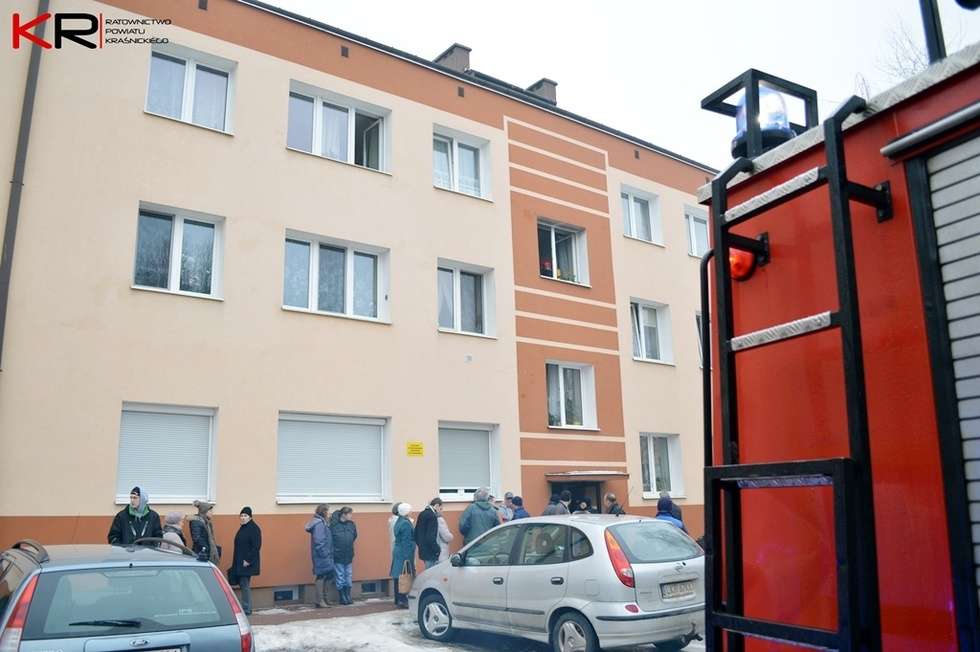  Pożar mieszkania w Kraśniku (zdjęcie 8) - Autor: Kraśnickie Ratownictwo