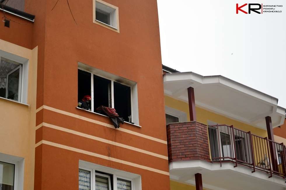  Pożar mieszkania w Kraśniku (zdjęcie 5) - Autor: Kraśnickie Ratownictwo