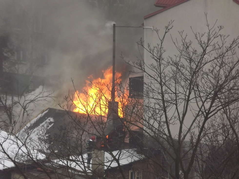  Pożar domu przy ul. Jesionowej  (zdjęcia)  - Autor: czytelnik