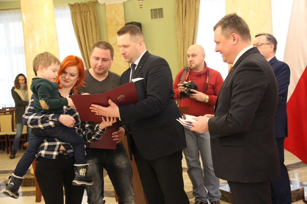  21 osób dostało polskie obywatelstwo (zdjęcie 7) - Autor: Lubelski Urząd Wojewódzki