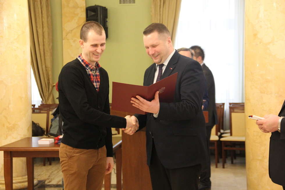  21 osób dostało polskie obywatelstwo (zdjęcie 3) - Autor: Lubelski Urząd Wojewódzki